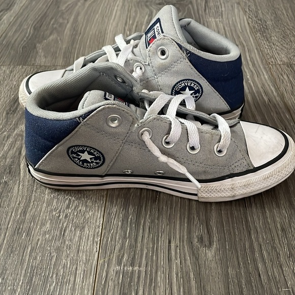 Converse Youth Sneakers Size 2 - Picture 6 of 8